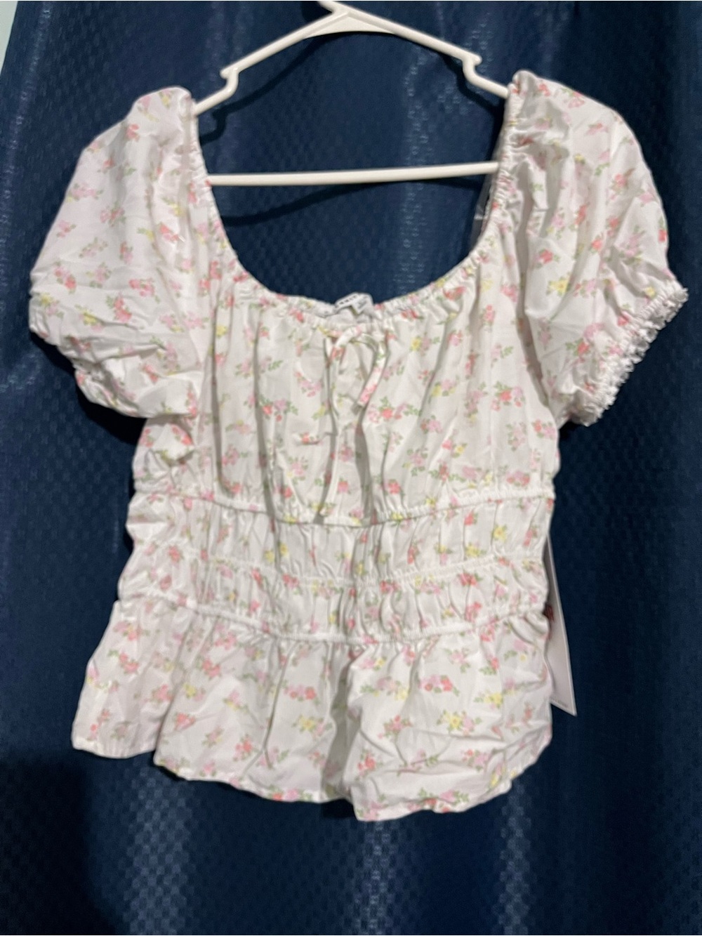 Celebrity Pink White Floral Puff-Sleeve Tie-Front Blouse